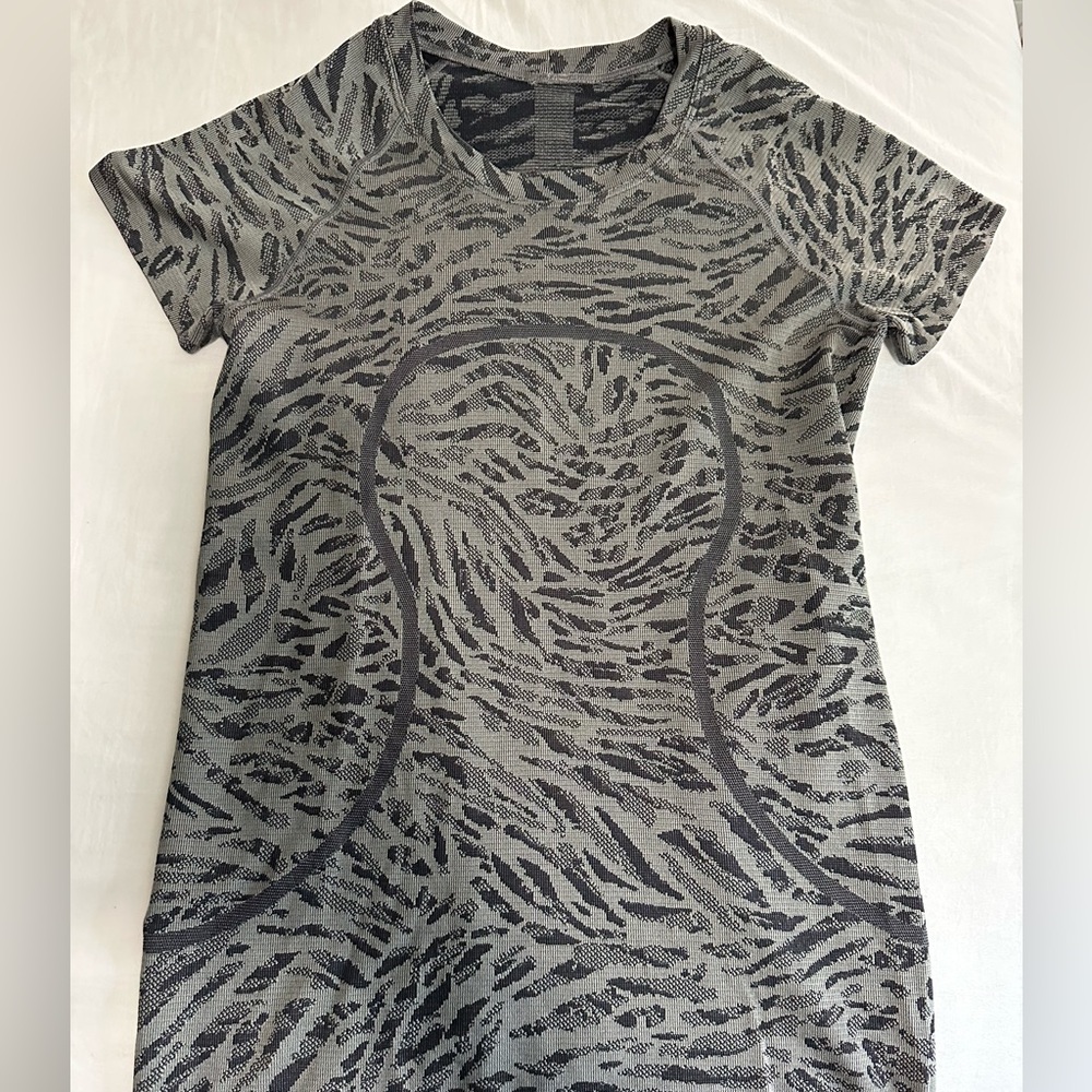 Lululemon Athletica Tee Shirt